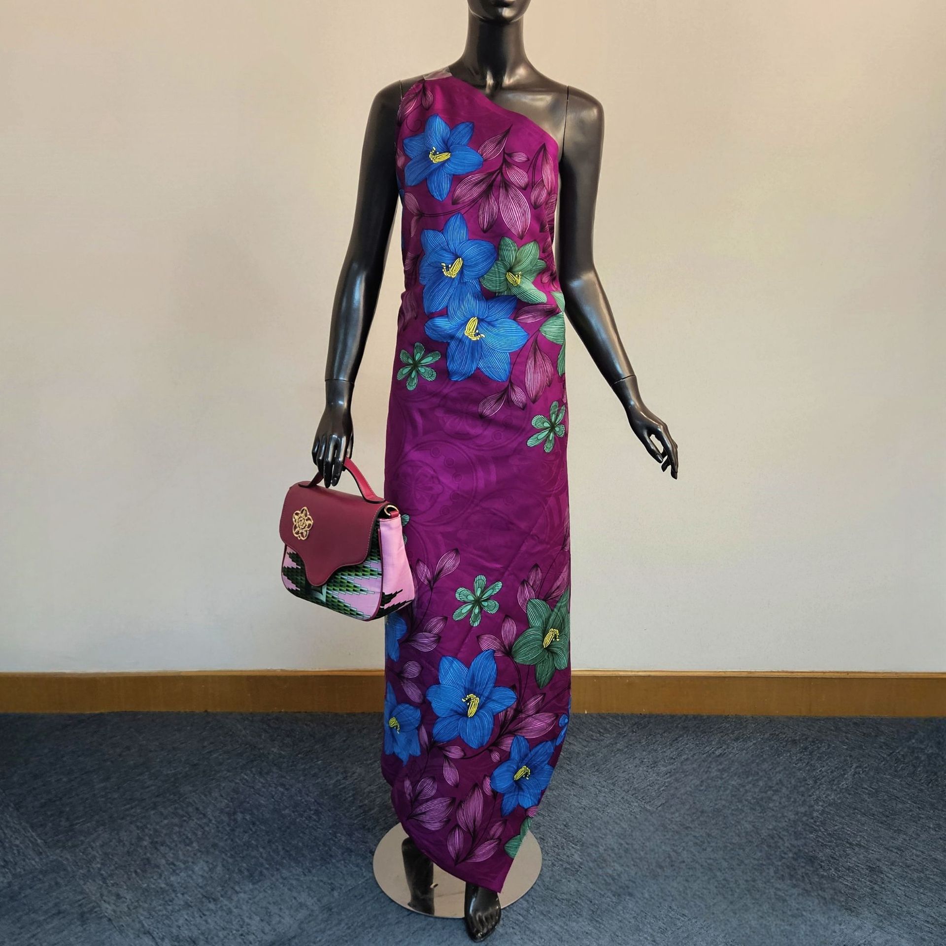 Sewing Batik Fabric - Bloemen bedrukt op paars blauw katoen