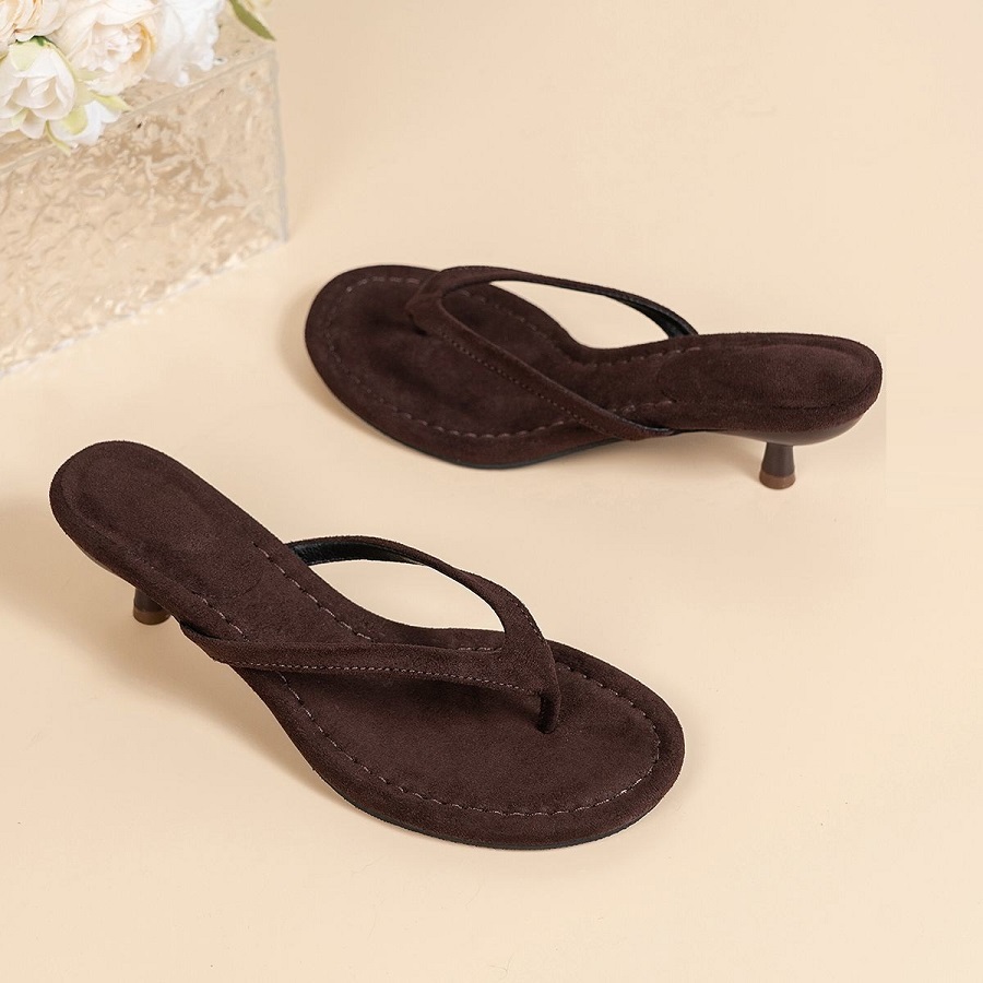 Sewing New - Nieuwe imitatie suède sandalen met hoge