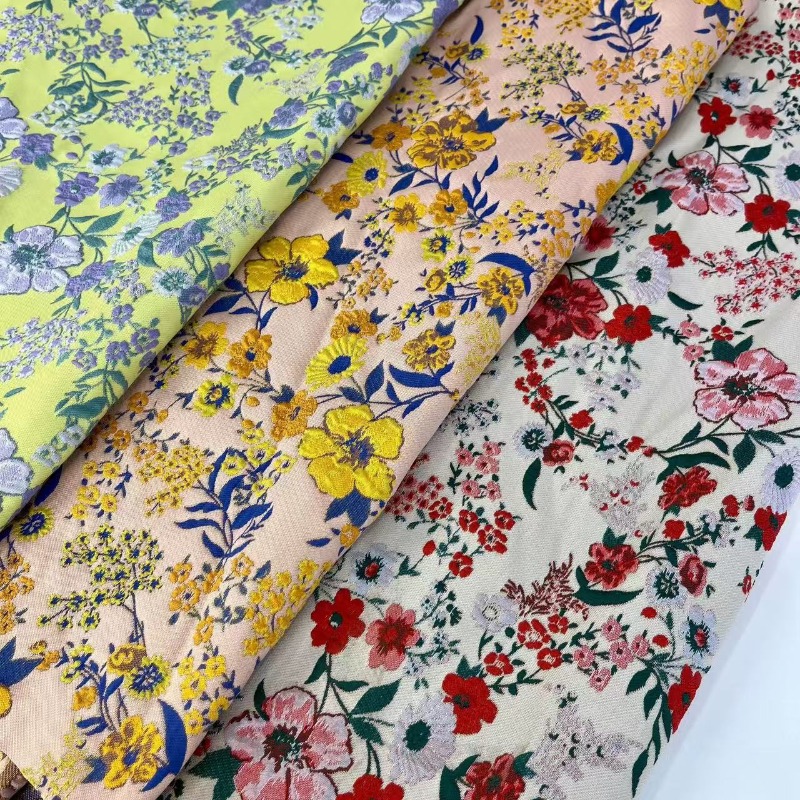 Rode kleine bloemenjacquardsto - Vintage Sewing Textile recensie en prijs