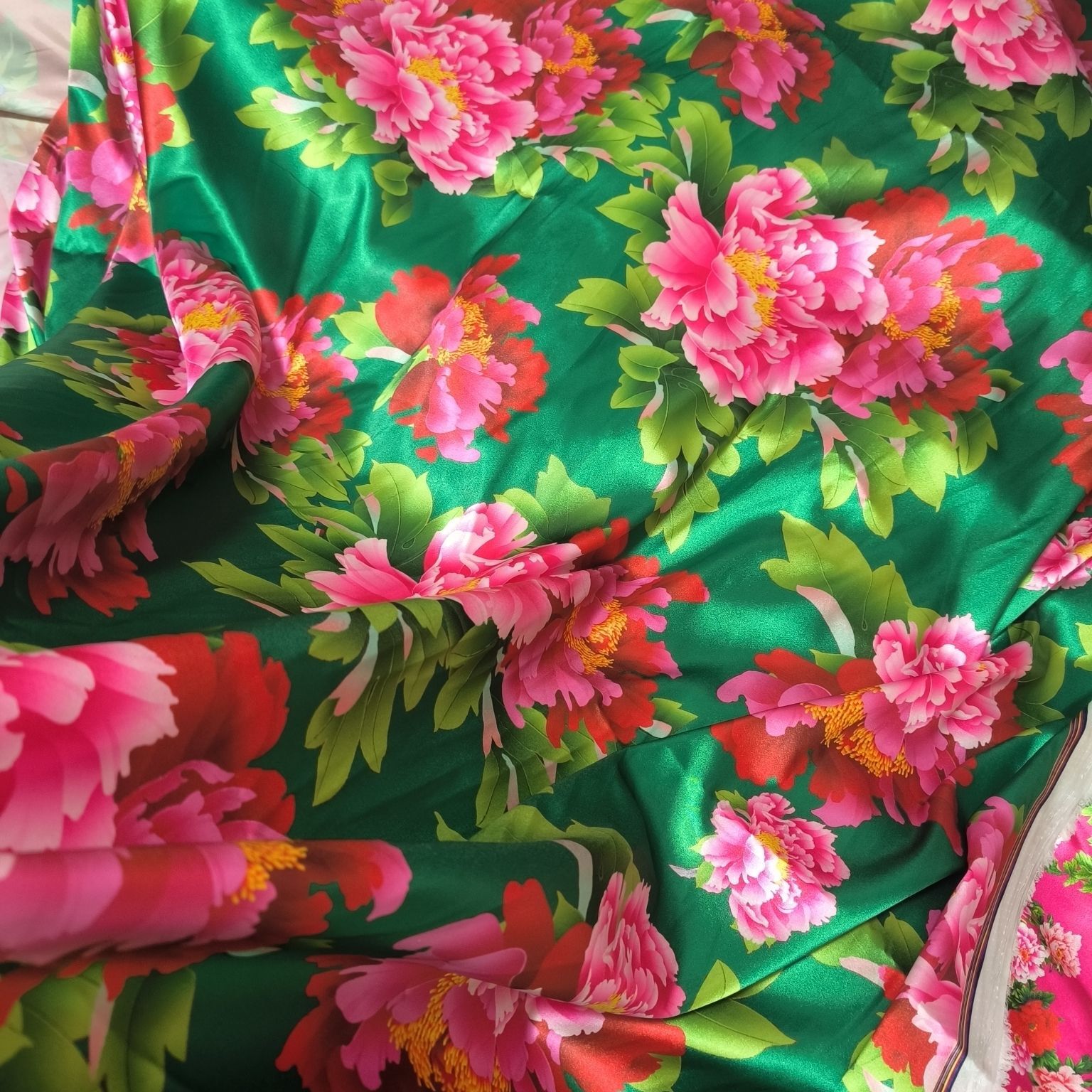 Bloemenprint Acetaat Satijnen  - Textile For Sewing recensie en prijs